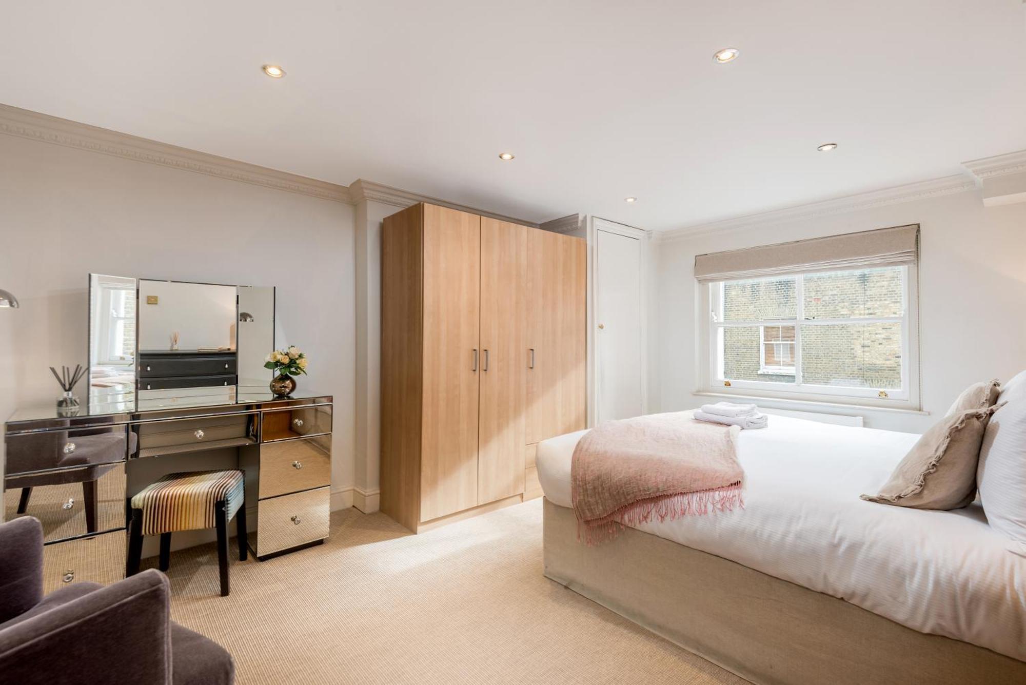 Spacious, Calm One Bedroom Apartamento